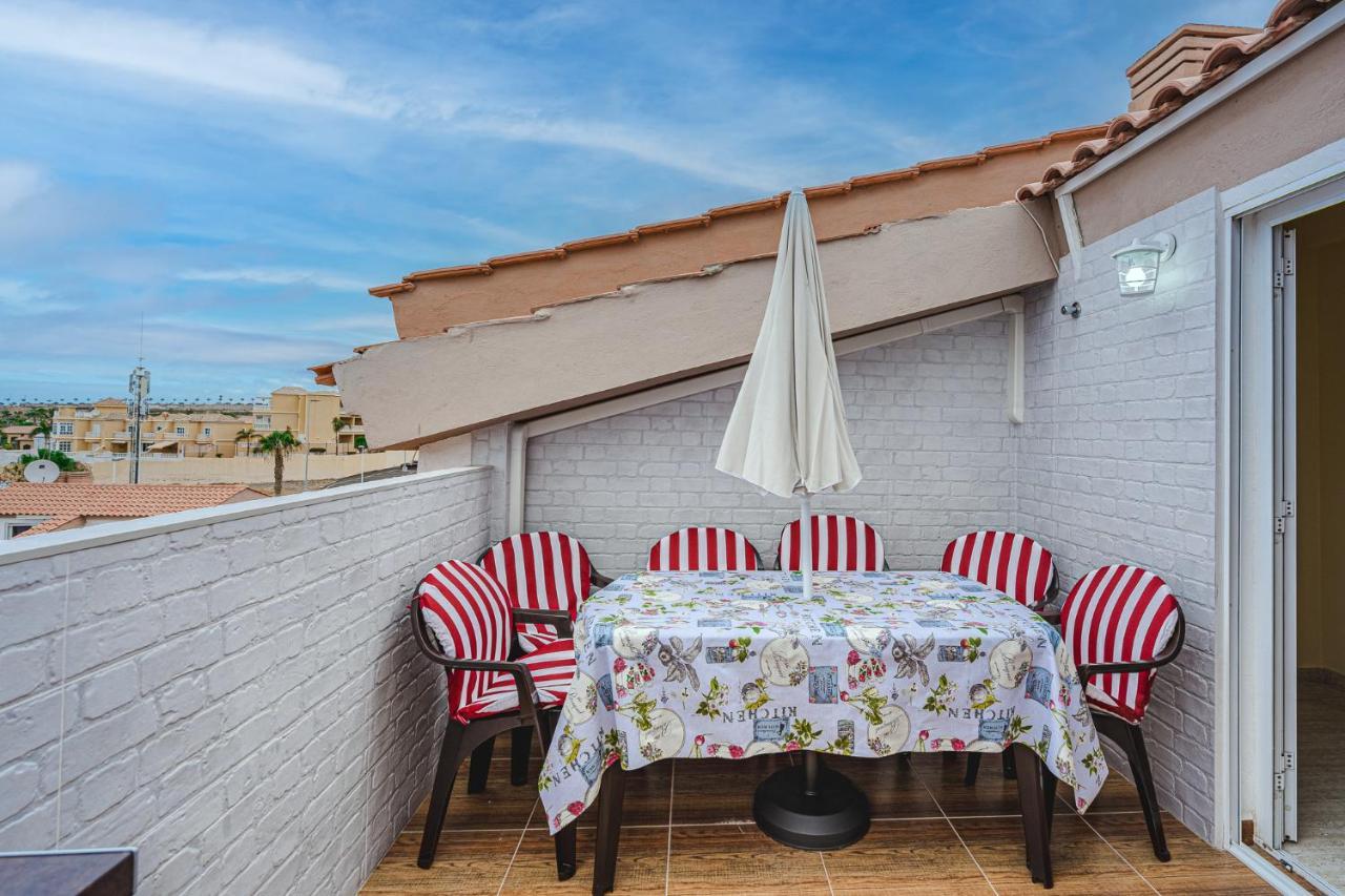 Red Large Family Apartment, Three Floors, 10 Guests Costa Adeje  Extérieur photo