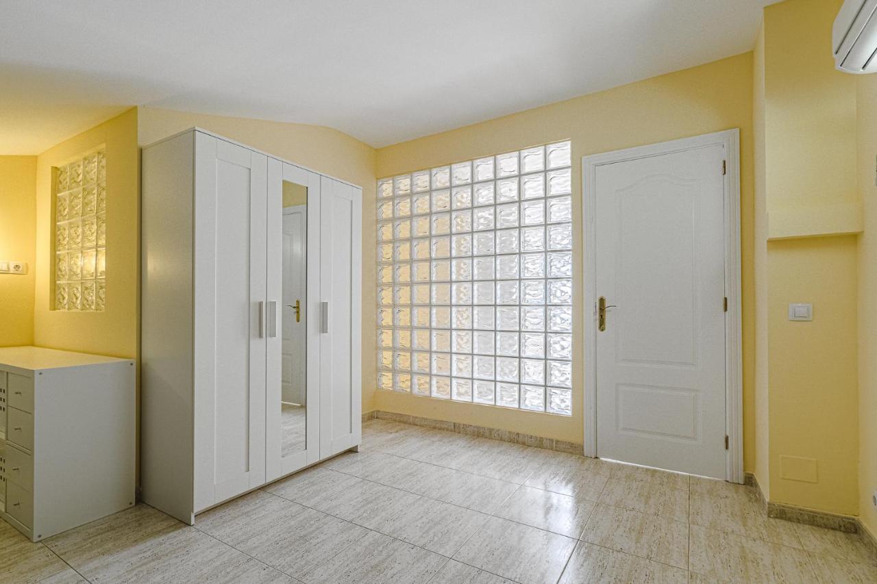 Red Large Family Apartment, Three Floors, 10 Guests Costa Adeje  Extérieur photo