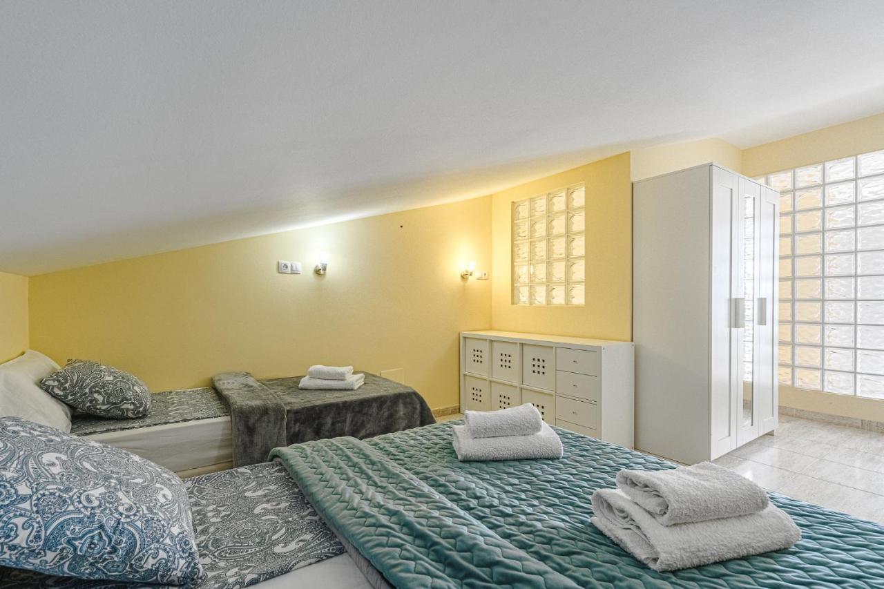 Red Large Family Apartment, Three Floors, 10 Guests Costa Adeje  Extérieur photo