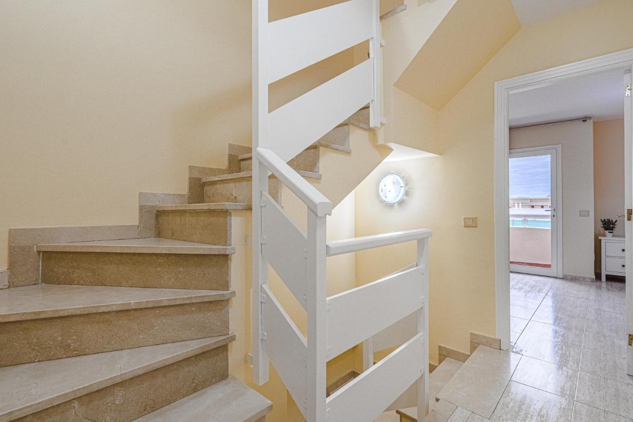 Red Large Family Apartment, Three Floors, 10 Guests Costa Adeje  Extérieur photo
