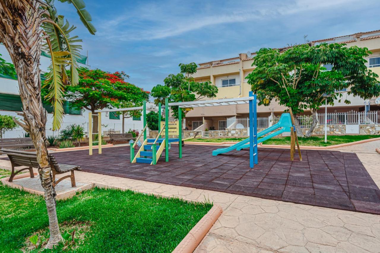 Red Large Family Apartment, Three Floors, 10 Guests Costa Adeje  Extérieur photo