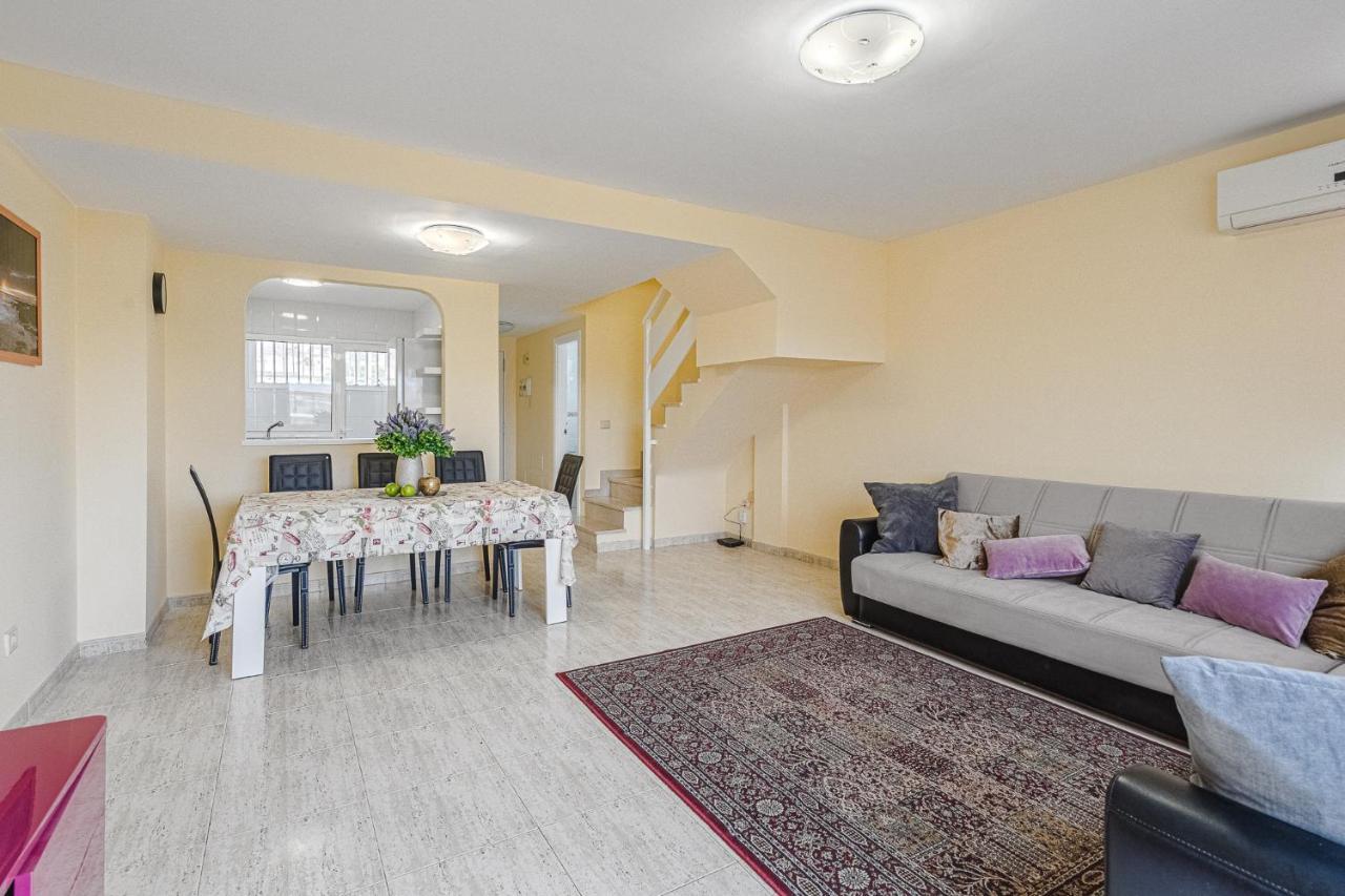 Red Large Family Apartment, Three Floors, 10 Guests Costa Adeje  Extérieur photo