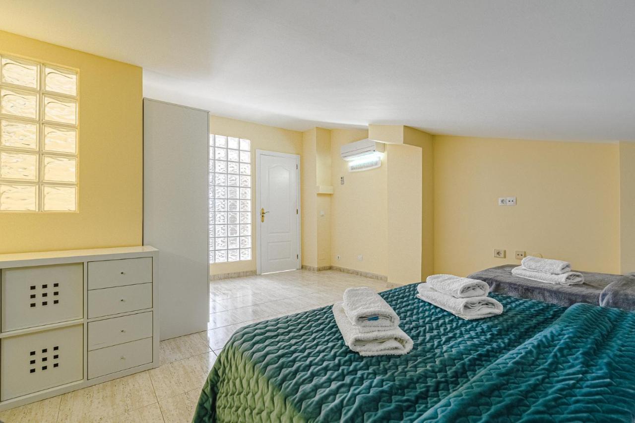Red Large Family Apartment, Three Floors, 10 Guests Costa Adeje  Extérieur photo