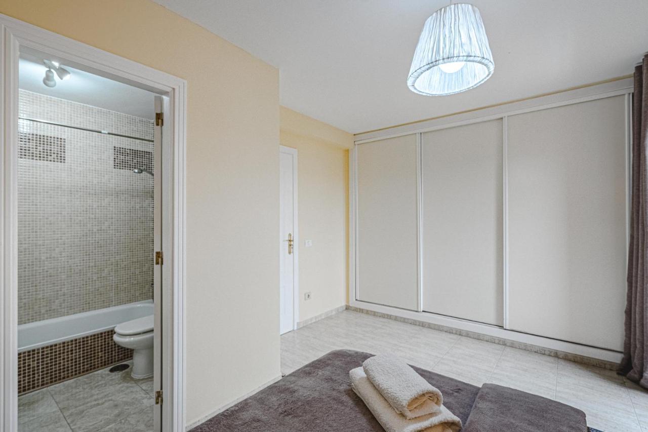 Red Large Family Apartment, Three Floors, 10 Guests Costa Adeje  Extérieur photo