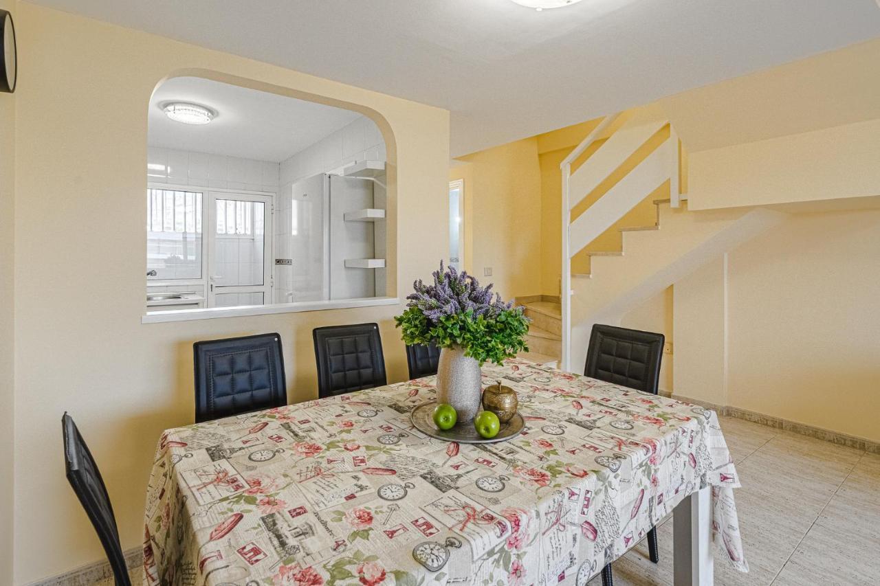 Red Large Family Apartment, Three Floors, 10 Guests Costa Adeje  Extérieur photo